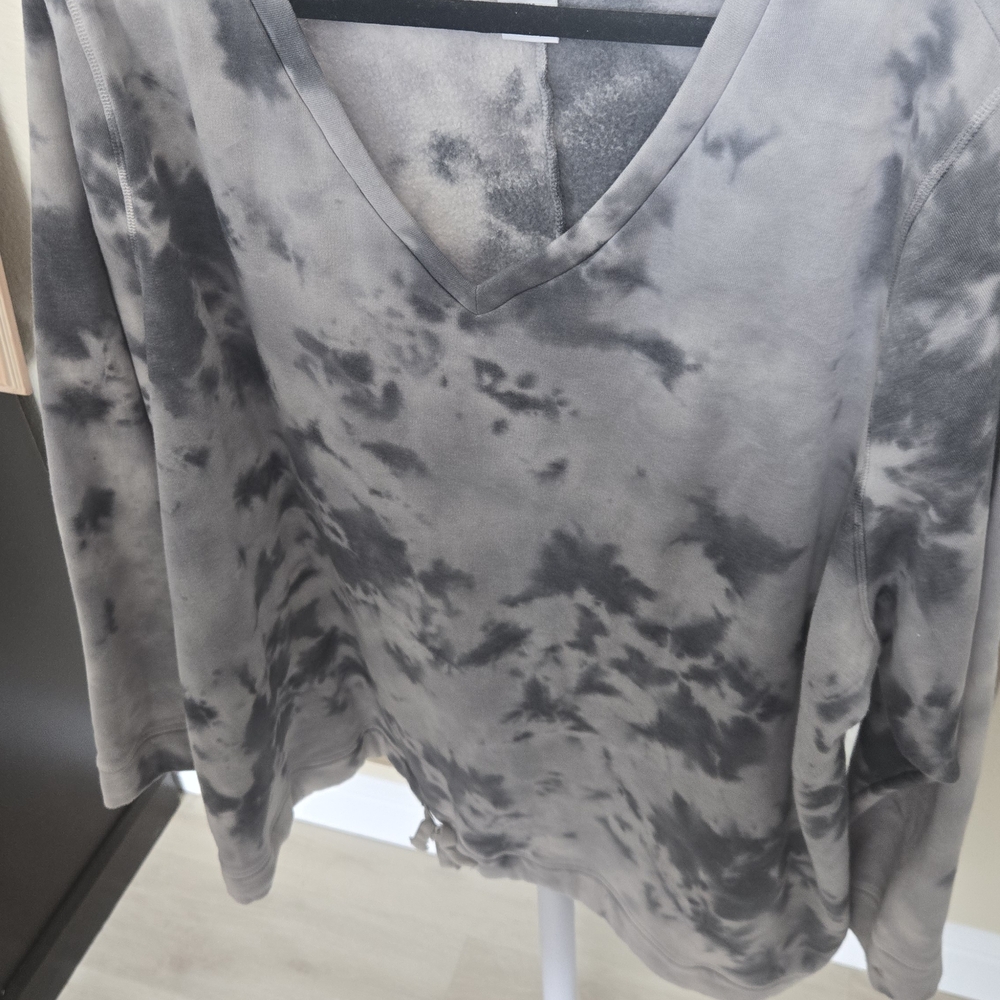 Livi Active Gray and Black Tie-Dye V-Neck Sweatshirt